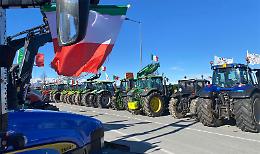 È tornata la protesta dei trattori: «Chiediamo lo stato di crisi dell'agricoltura»
