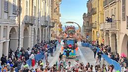 Carnevale, ecco il carro di Mondovì dei "Fiori di bambù" e tutti gli altri carri della sfilata