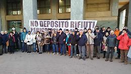 Cittadini da Clavesana e dai paesi vicini manifestano a Cuneo: «Non vogliamo il deposito rifiuti»
