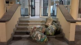 Abbandona 5 sacchi di rifiuti davanti al municipio: clavesanese individuato e denunciato