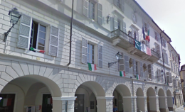 Nuovi infissi per il Palazzo comunale di Ceva