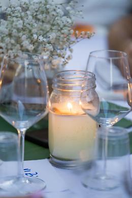 Il  paese si accende di bianco: la cena gourmet “Illumina Carrù”