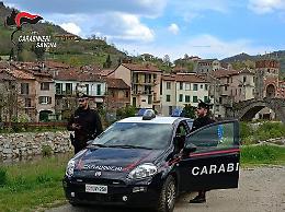 Automobilista 91enne urta una moto e si dà alla fuga