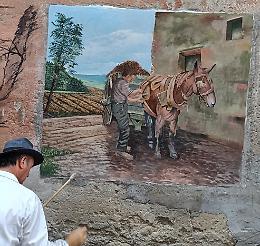 Gli 800 metri della via dei Murales si riempiono di nuovi colori
