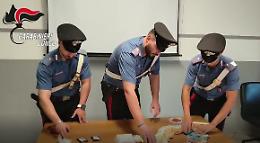 Tremila euro al mese per fare i pusher: undici arresti, altri sette sono ricercati