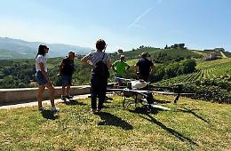 Tecnologia tra i filari: così robot e droni cambiano le vigne di Langa