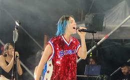 Rose Villain live: «C'è troppo odio: scegliete l'amore»