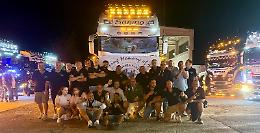 Trombe e luci colorate: 50 camion in festa per l'amico Cristiano Giordanengo, scomparso troppo presto