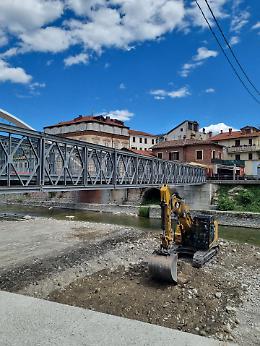 Dopo quattro anni smontata la passerella bailey sul Tanaro