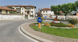 Ragazzini che sfrecciano in bici e in motorino, sfiorando i passanti: l'appello del Comune ai genitori