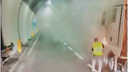 Camion a fuoco nella galleria, chiusa l'autostrada tra Niella e Mondovì