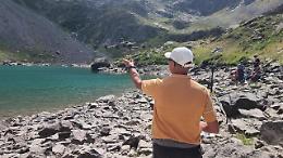 Team del Politecnico monitora i laghi delle Alpi Marittime: «Così studiamo il cambiamento climatico»