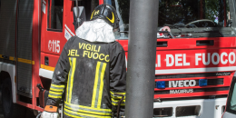 Scoppia una tubatura: abitazione allagata e famiglie senz’acqua