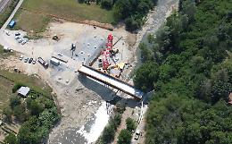 Un nuovo ponte a una sola campata di oltre 160 tonnellate

