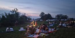 Musica e vino: J. Sinton illumina la notte di San Lorenzo, tra i calanchi e le Langhe