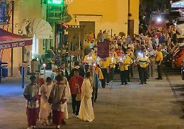 Il paese festeggia San Lorenzo: processione e fuochi d'artificio, nella notte delle stelle cadenti 