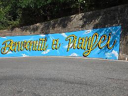 Un murales dá il benvenuto alla Vuelta... E al paese!
