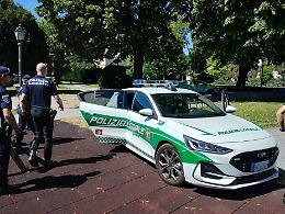 Alla guida in stato di ebbrezza, causa un incidente e scappa: arrestato
