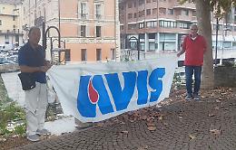 Avis festeggia i 25 anni e regala alla città un monumento