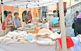 Oggi a Ceva torna “Desbarasuma”: shopping, musica e sapori in attesa della Mostra del Fungo