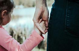 Voucher per le famiglie in difficoltà: fino a 1.200 euro a bambino per chi si prenota in tempo nel "click day"