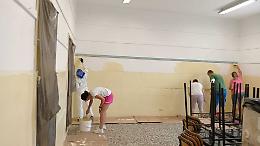 Se i genitori ridipingono le aule per accogliere i “primini”