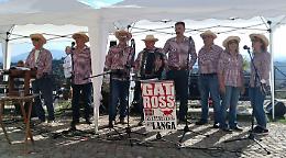 Le canzoni popolari dei "Gat Ross" fanno emozionare l'Alta Langa