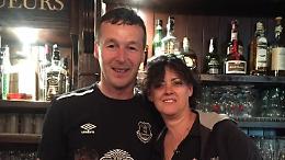 Carr&ugrave; piange Mike, anima del pub di paese