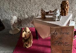 Con martello e scalpello, legni di Langa e pietre del Tanaro diventano corpi, volti, smorfie
