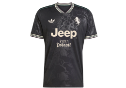 Juventus, un brindisi alle Langhe: la terza maglia celebra i vigneti del Piemonte