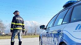 Fermato dalla Polizia, si spaccia per un altro. Era ricercato per furto