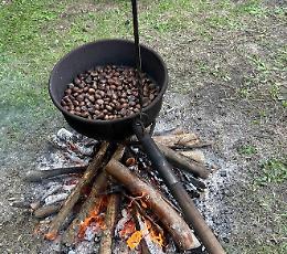 Nonni e Castagne vanno a braccetto per una domenica di festa