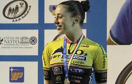 Dalla Sicilia con tre medaglie tricolori al collo, la ciclista di Sale Langhe super protagonista 
