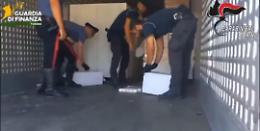 Contrabbando di sigarette: sequestrate 230 tonnellate di tabacco, 8 persone arrestate