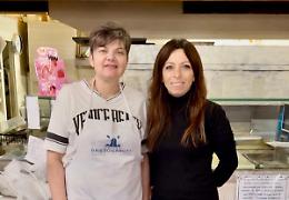 Una storia di generosità: «Da anni col nostro negozio e grazie alla comunità aiutiamo famiglie in difficoltà»