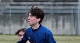 Due rigori, li sbagliano entrambi. Poi vincono con un gol al 93'