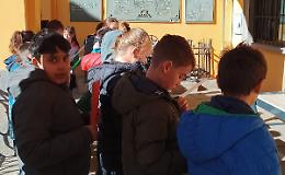 «Noi siamo ragazzi di pace»: la voce dei bambini commuove la comunità