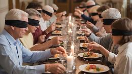 Quando si spengono le luci e si accendono i sensi: una “Cena al buio”  in Casa di riposo