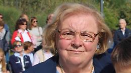 La maestra in pensione che continua a parlare con la poesia 