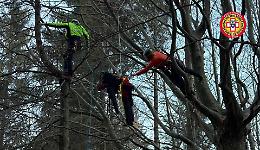 Droni, unità cinofile e tecnici in azione per salvare “due dispersi”: mega esercitazione del Soccorso Alpino