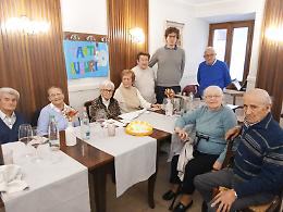 I 90enni del paese si riuniscono a pranzo: «Un bel traguardo, ma non ci arrendiamo»