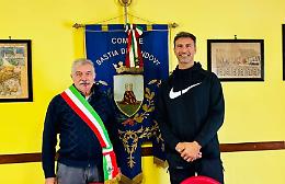 Torna in Italia per festeggiare i suoi 50 anni nella terra dei bisnonni, emigrati in Argentina