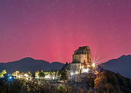 Occhi al cielo anche stasera e stanotte: forti probabilità di rivedere l'aurora boreale