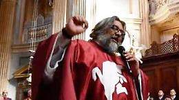 Don Riccardo, il prete del Toro, resta in prognosi riservata: «Forza, siamo tutti sugli spalti per te»