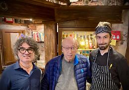 Luciano Moggi e il bollito della domenica: la nuova routine a Carrù