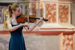 Incanto sulle note del violino: Giulia Rimonda a "Risonanze senza tempo"