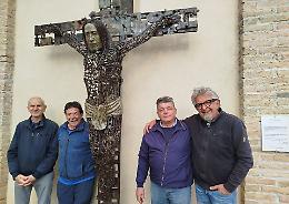 Il Cristo di ferro che parla all’anima: l’opera del "maestro delle chiavi" arriva a San Fiorenzo
