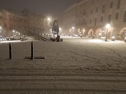 Il centro storico di Piazza sotto la neve