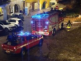 Fumo in una mansarda, intervento dei Vigili del fuoco