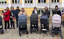 "Festa degli alberi" con i bimbi nati nel 2025: un nuovo gelso nel cortile della Scuola